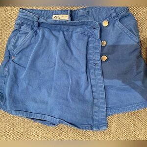 Zara XS blue skort with button closure on front.